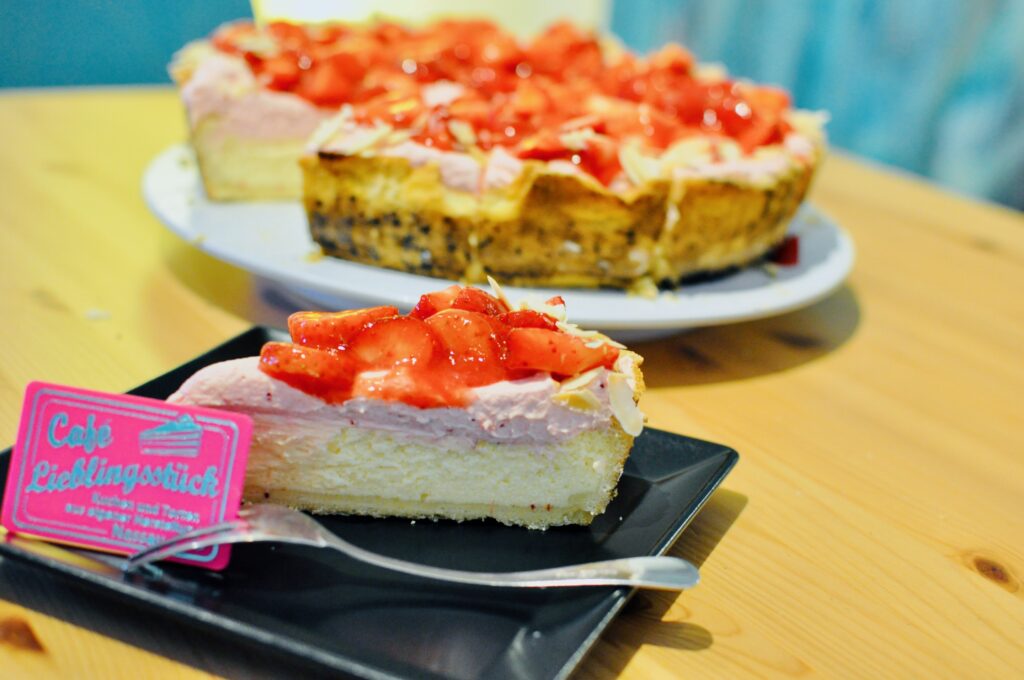 Cafe-Lieblingsstueck-Torten-Kuchen-Sonntag-8.-Maerz-2026-2-1024x680 Café Lieblingsstück: Handgemachte Kuchen mit „Seele“!