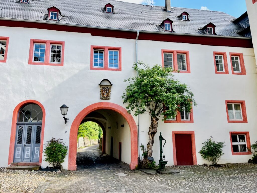 Schloss-Phillipsburg-Braubach-2025-10-1024x768 Schloss Philippsburg in Braubach – Renaissancejuwel mit historischem Garten und kulinarischem Genuss