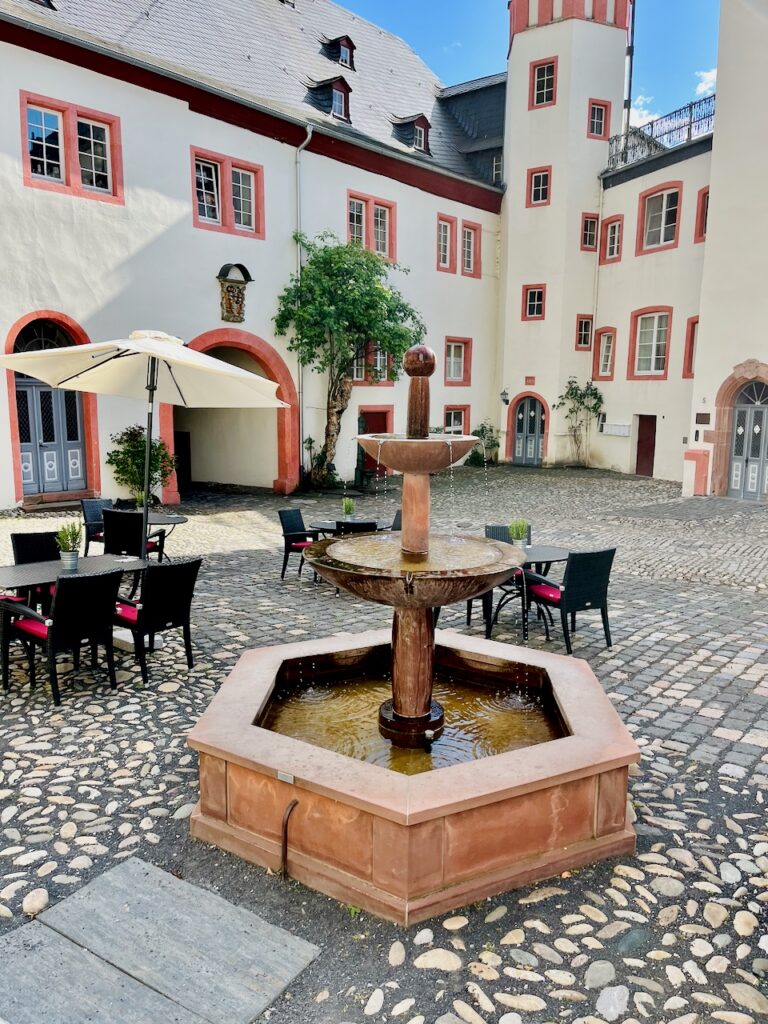 Schloss-Phillipsburg-Braubach-2025-13-768x1024 Schloss Philippsburg in Braubach – Renaissancejuwel mit historischem Garten und kulinarischem Genuss