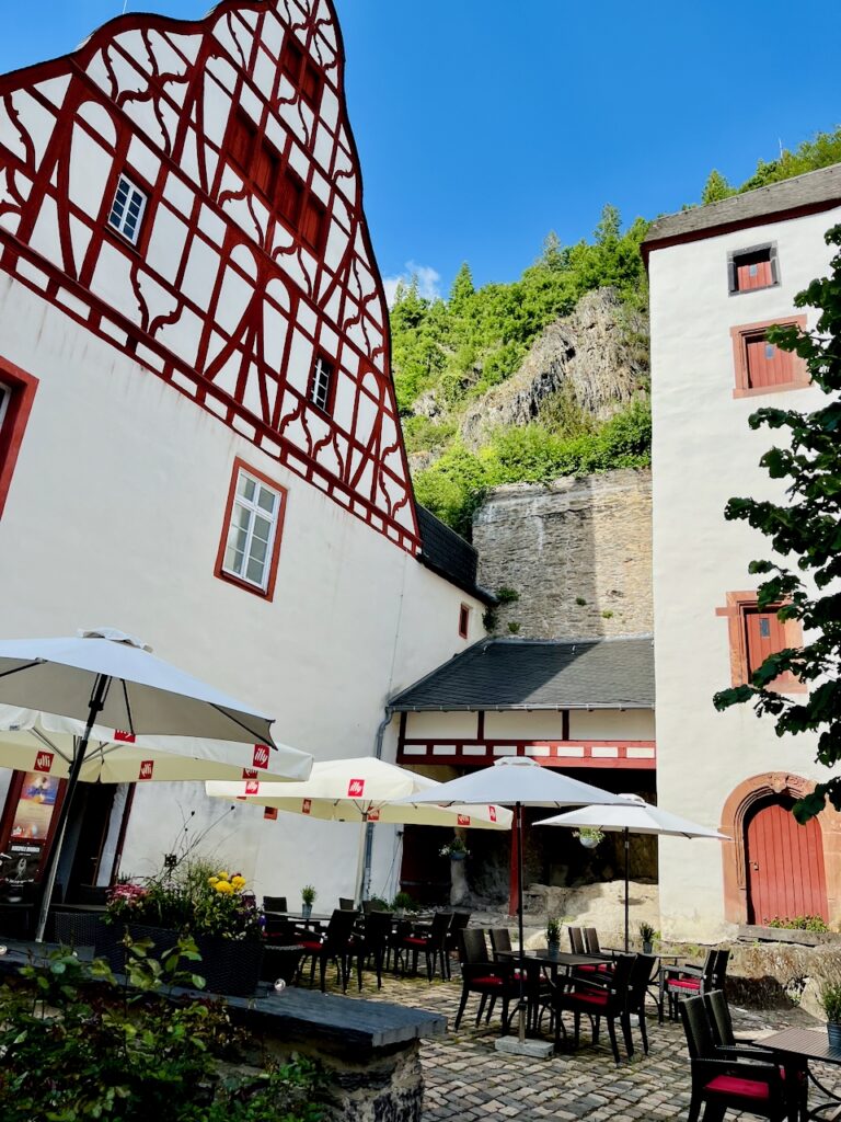 Schloss-Phillipsburg-Braubach-2025-9-768x1024 Schloss Philippsburg in Braubach – Renaissancejuwel mit historischem Garten und kulinarischem Genuss