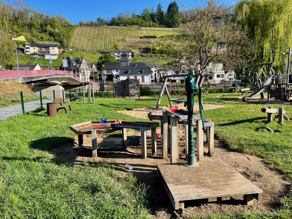Spielplatz-in-Obernhof-an-der-Lahn-2025-1-1024x768 Freizeitgelände & Kinderspielplatz in Obernhof