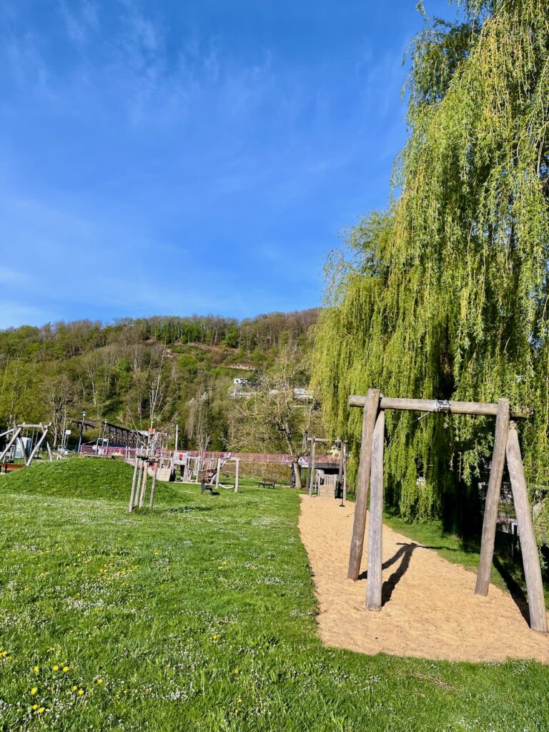 Spielplatz-in-Obernhof-an-der-Lahn-2025-18-768x1024 Freizeitgelände & Kinderspielplatz in Obernhof