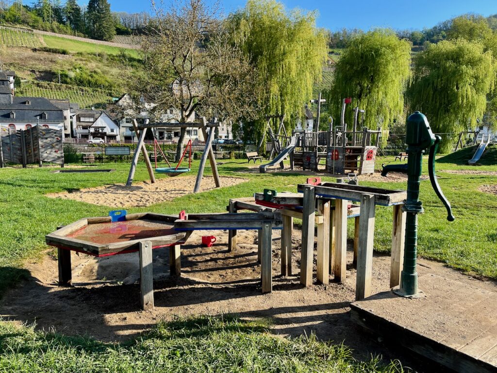 Spielplatz-in-Obernhof-an-der-Lahn-2025-5-1024x768 Freizeitgelände & Kinderspielplatz in Obernhof