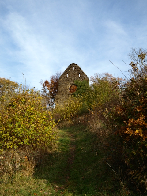 Brunnenburg-Bremberg-Klosterruine-Brunnenburg-Bremberg-1-1 Die Klosterruine Brunnenburg bei Bremberg – Ein Ort lebendiger Geschichte 