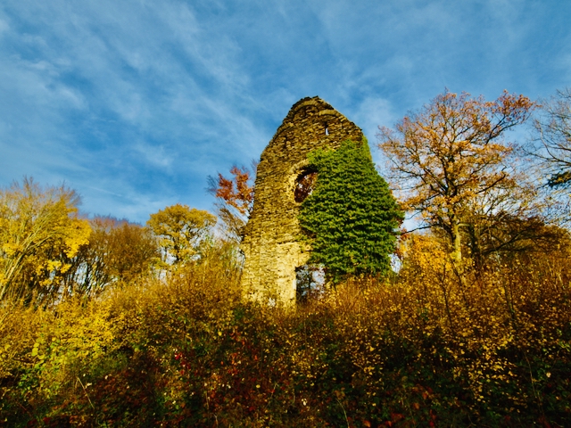 Brunnenburg-Bremberg-Klosterruine-Brunnenburg-Bremberg-2 Die Klosterruine Brunnenburg bei Bremberg – Ein Ort lebendiger Geschichte 