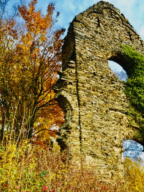 Brunnenburg-Bremberg-Klosterruine-Brunnenburg-Bremberg-23 Die Klosterruine Brunnenburg bei Bremberg – Ein Ort lebendiger Geschichte 
