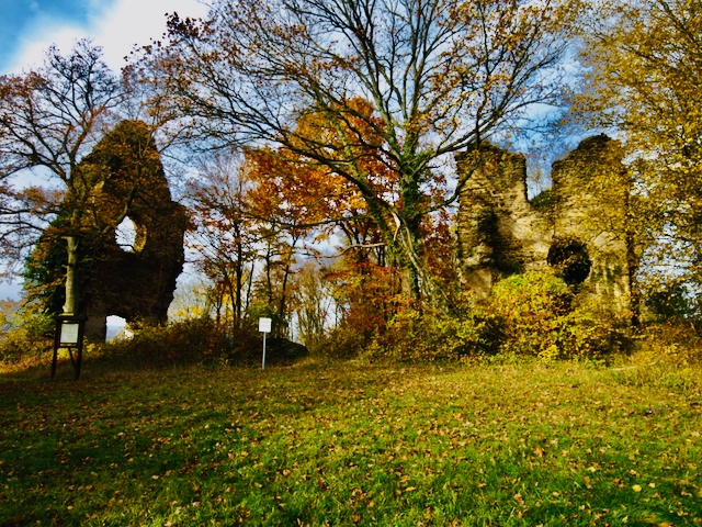 Brunnenburg-Bremberg-Klosterruine-Brunnenburg-Bremberg-3 Die Klosterruine Brunnenburg bei Bremberg – Ein Ort lebendiger Geschichte 