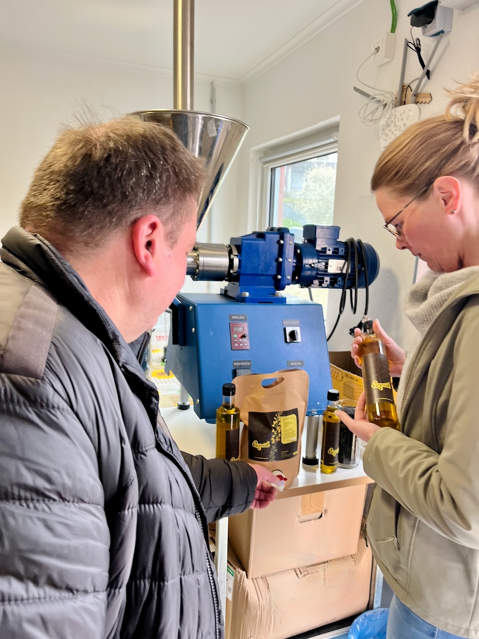 Brunnenhof-Grebenroth-2026-1 Flüssiges Gold von Familienbetrieb aus der Region findet in gemeinsamer Aktion seinen Weg!