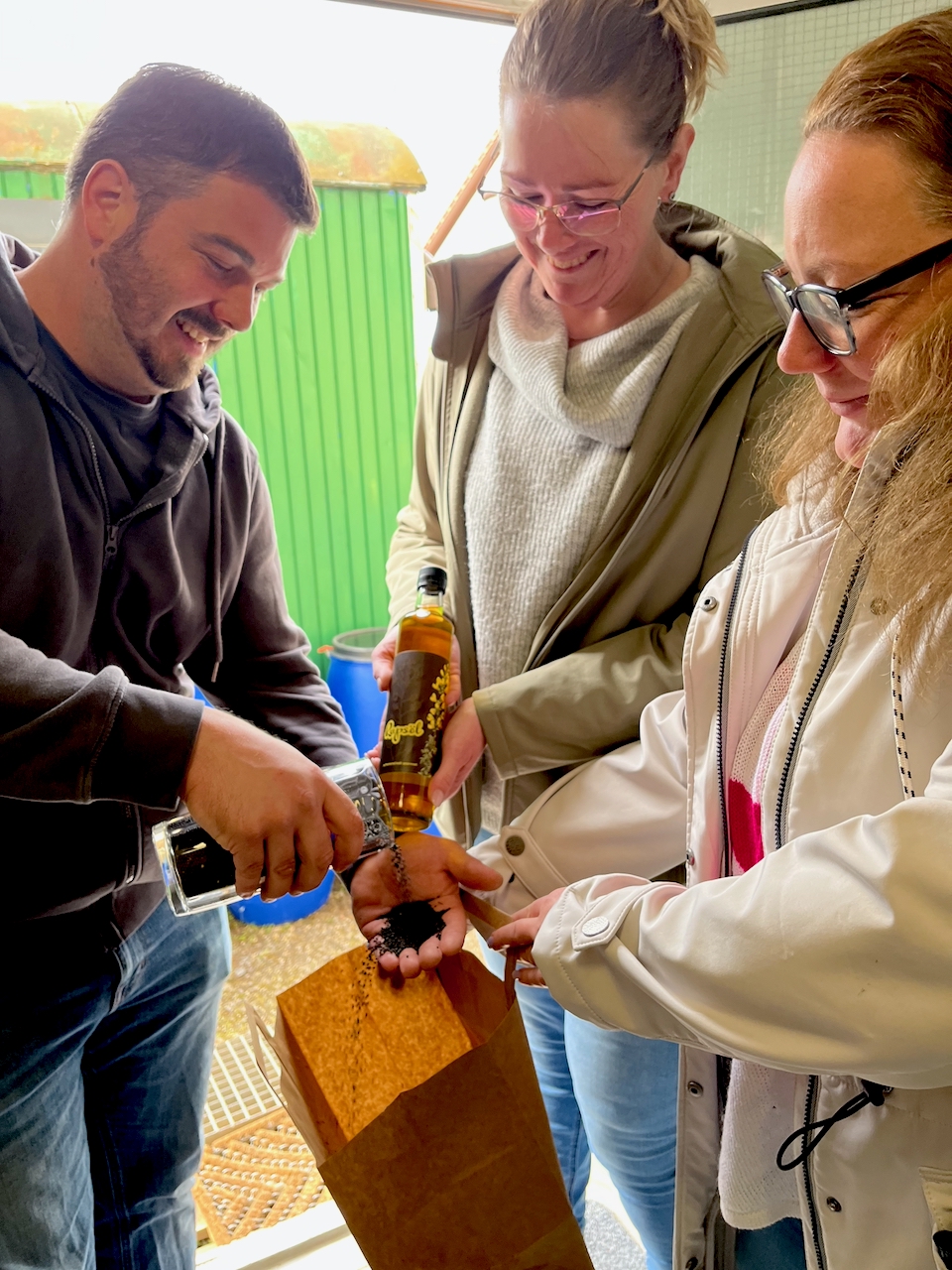 Brunnenhof-Grebenroth-2026-12 Flüssiges Gold von Familienbetrieb aus der Region findet in gemeinsamer Aktion seinen Weg!