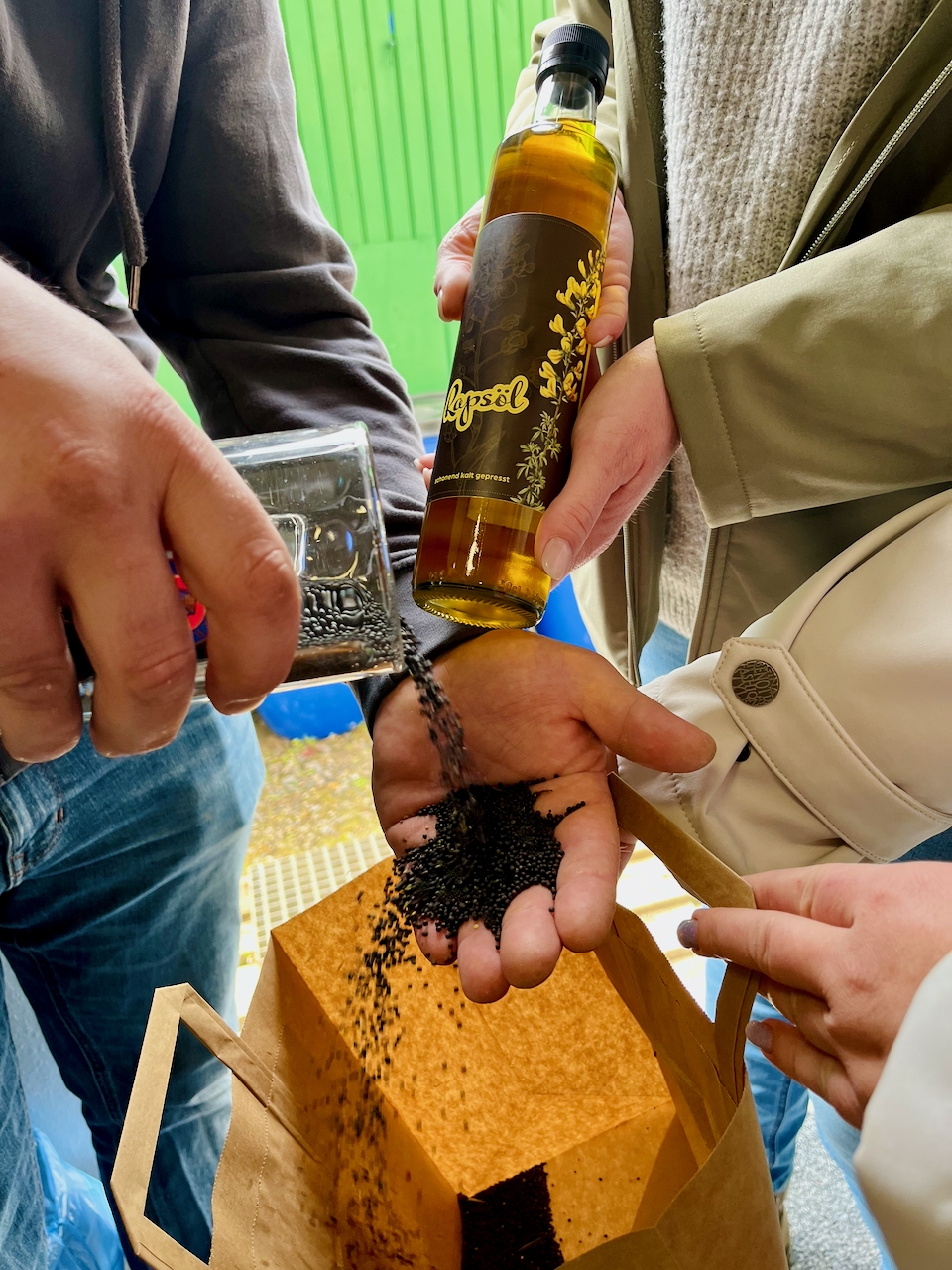 Brunnenhof-Grebenroth-2026-13 Flüssiges Gold von Familienbetrieb aus der Region findet in gemeinsamer Aktion seinen Weg!