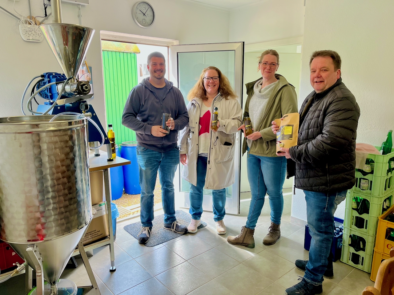 Brunnenhof-Grebenroth-2026-6 Flüssiges Gold von Familienbetrieb aus der Region findet in gemeinsamer Aktion seinen Weg!