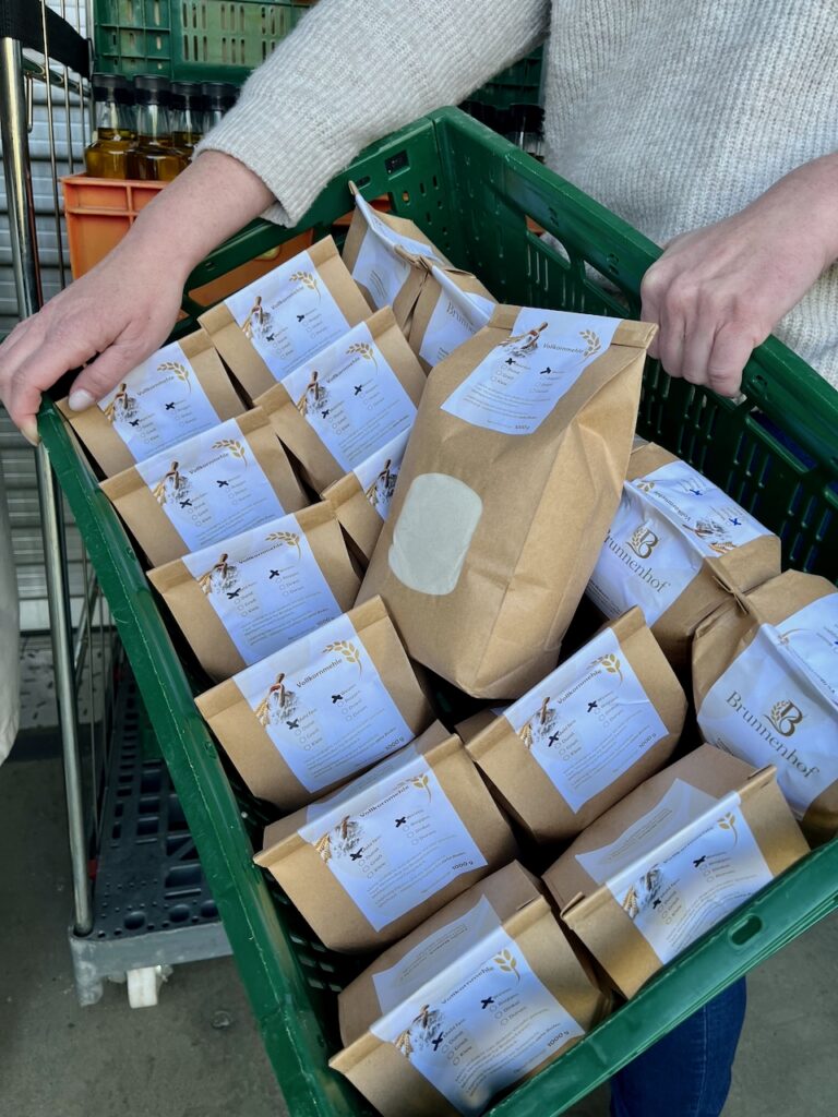 Brunnenhof-Grebenroth-REWE-2026-4-768x1024 Regionales Rapsöl erster Güte und feinste Mehle heute im Einrich eingetroffen!