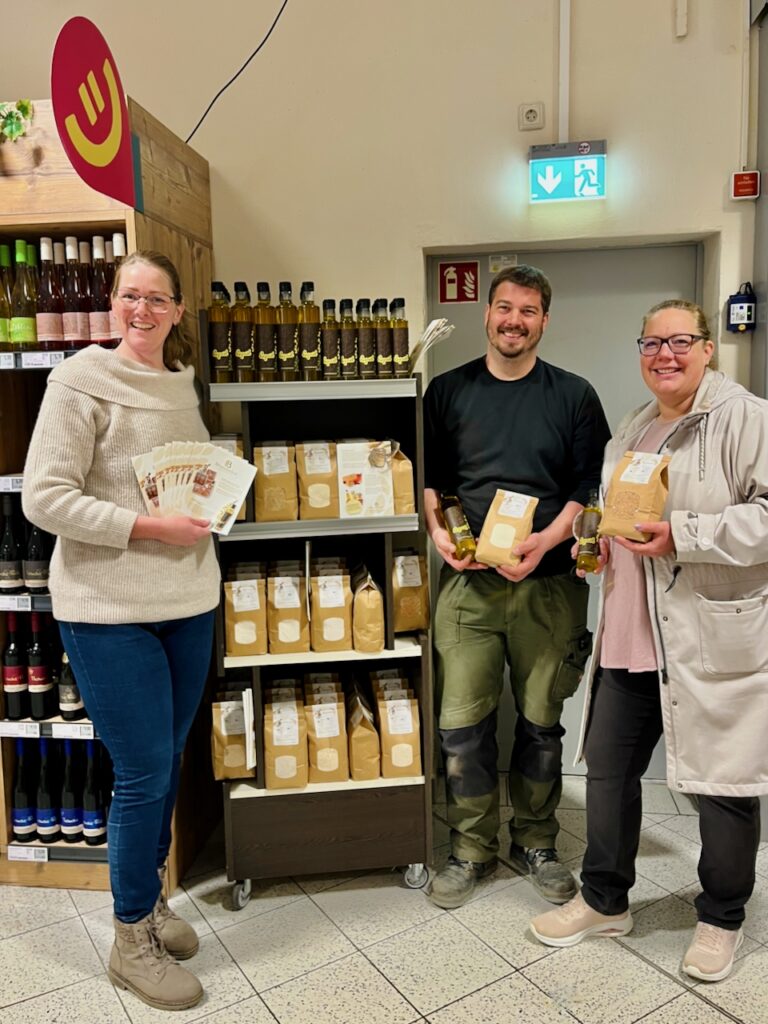 Brunnenhof-Grebenroth-REWE-2026-7-768x1024 Regionales Rapsöl erster Güte und feinste Mehle heute im Einrich eingetroffen!