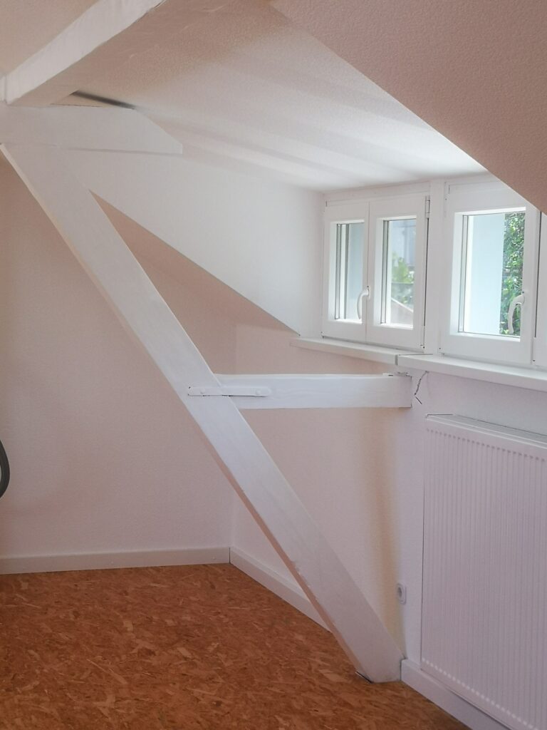 Dachausbau-vom-Vorbesitzer-768x1024 „Ich habe fünf Jahre jeden Tag auf dieses Haus geguckt. Dann hab ich’s gekauft.“