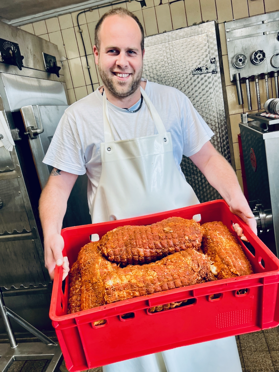 Nico-Schuhmacher-Niedertiefenbach-April-2026-7 Nico Schuhmacher, der fleißige 24/7-Handwerks-Metzger in Niedertiefenbach