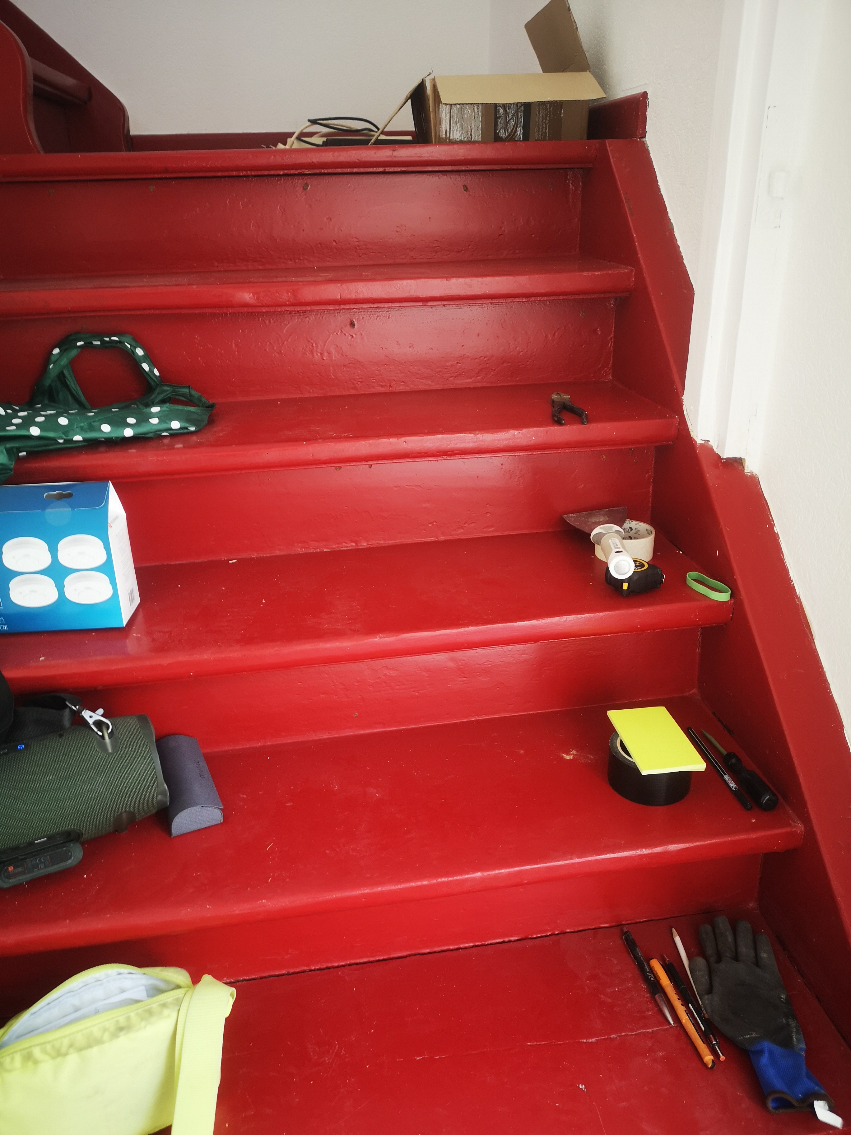auf-der-Treppe „Ich habe fünf Jahre jeden Tag auf dieses Haus geguckt. Dann hab ich’s gekauft.“