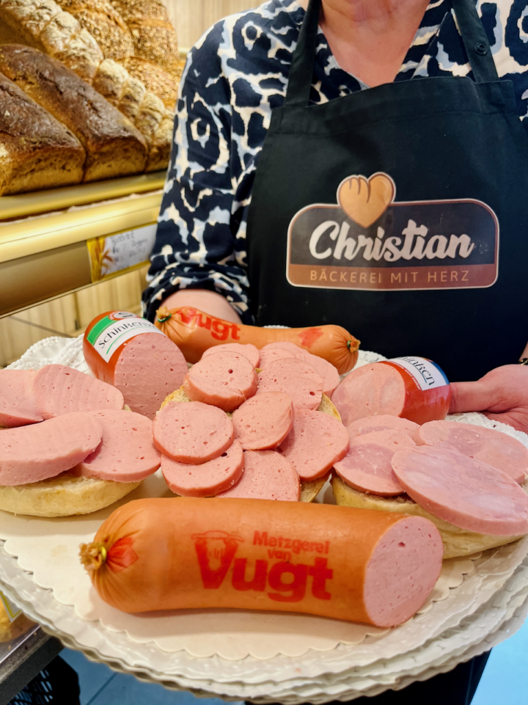 Baeckerei-Christian-Miehlen-2026-11-768x1024 Stelldichein! Single-Fleischwurst trifft Mohnkuchen in der Backstube!