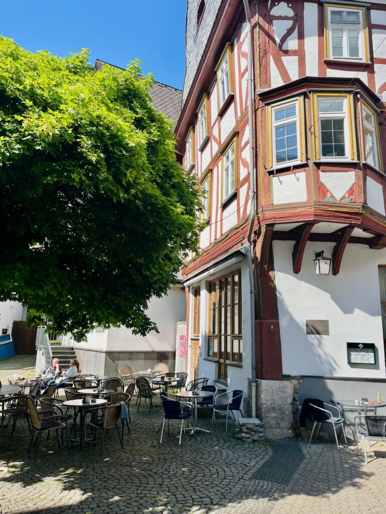 Cafe-Raths-Diez-2026-22-768x1024 Das "neue" Café Raths in Diez - verbindet kölsches Flair mit weltoffener & lokal verwurzelter Bodenständigkeit