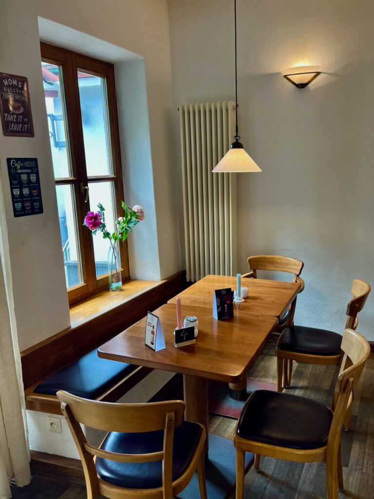 Cafe-Raths-Diez-2026-6-768x1024 Das "neue" Café Raths in Diez - verbindet kölsches Flair mit weltoffener & lokal verwurzelter Bodenständigkeit