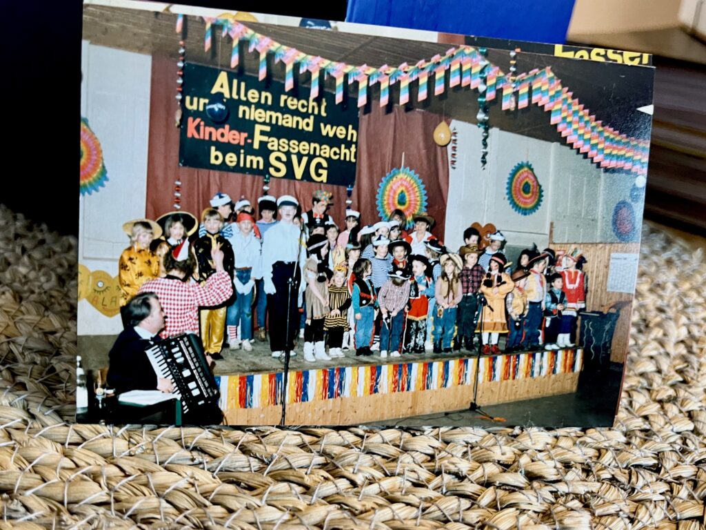 Kulturgut-im-Rhein-Lahn-Kreis-–-Kappensitzung-in-Gutenacker-ist-kulturelles-Highlight-seit-1981-30-1024x768 Kulturgut im Rhein-Lahn-Kreis! Kappensitzung in Gutenacker ist kulturelles Highlight seit 1981
