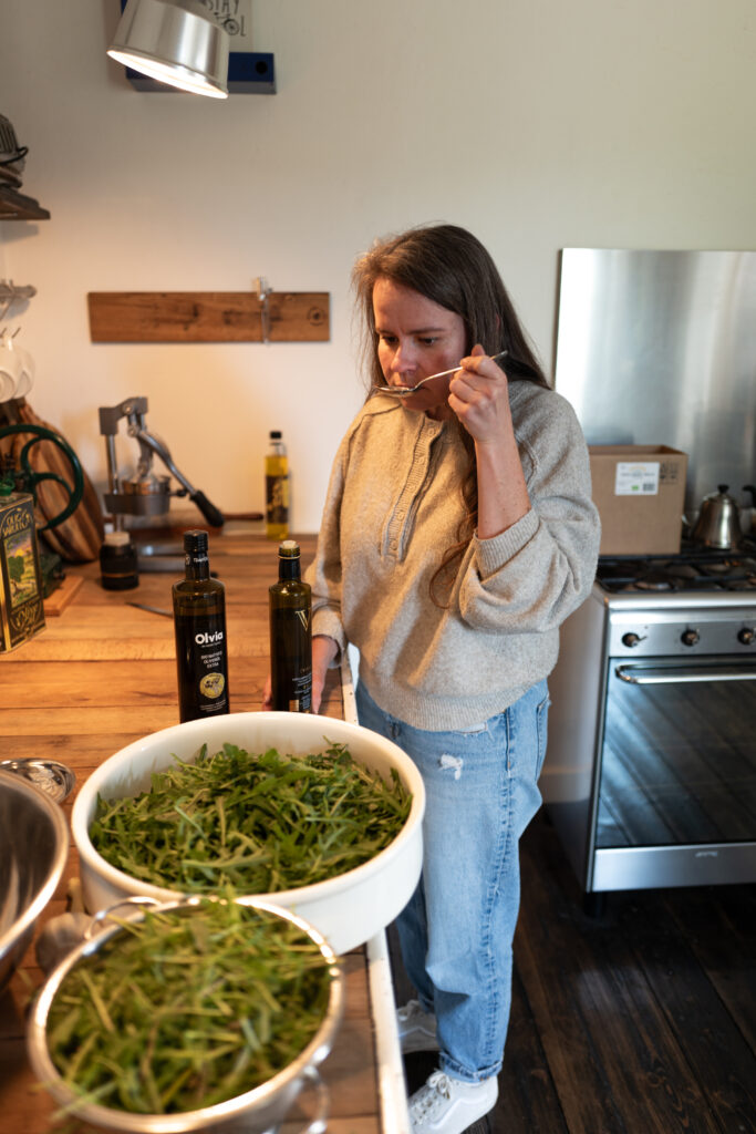L1190288-683x1024 Rucola-Pesto: Vom Garten direkt in die Schüssel