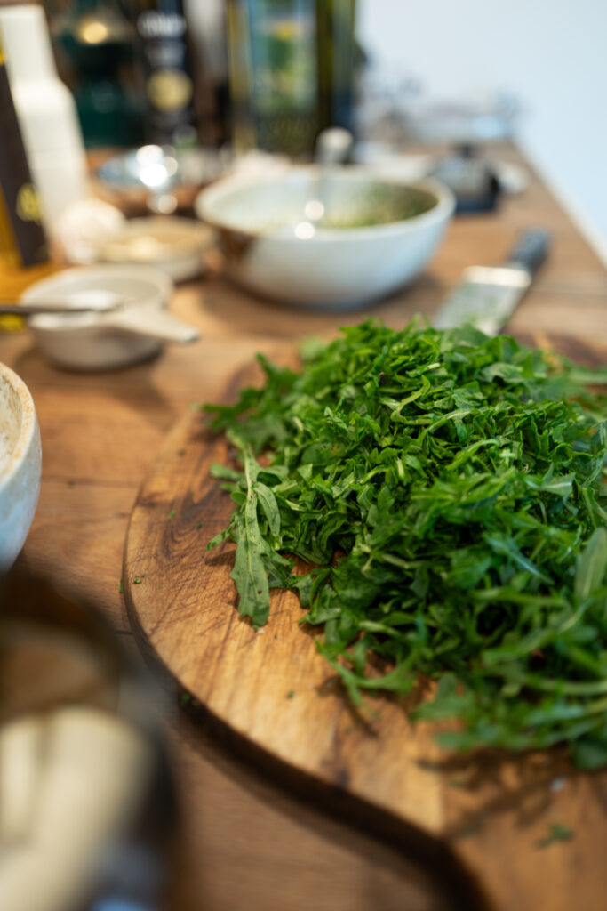 L1190380-683x1024 Rucola-Pesto: Vom Garten direkt in die Schüssel