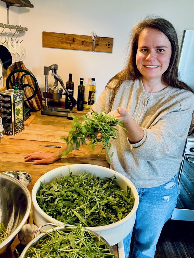 Rucolapesto-mit-Annemarie-Imgrund-2026-10-768x1024 Rucola aus dem eigenen Garten wird zu(r) Pesto - Küchensession mit Annemarie Imgrund