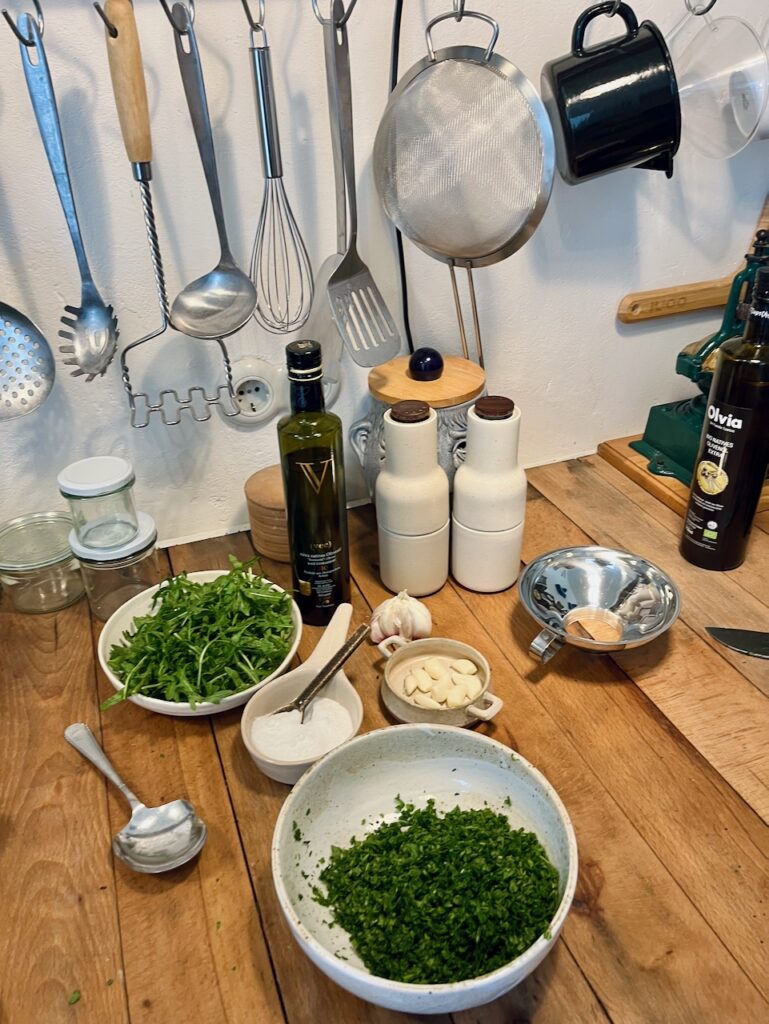 Rucolapesto-mit-Annemarie-Imgrund-2026-26-769x1024 Rucola aus dem eigenen Garten wird zu(r) Pesto - Küchensession mit Annemarie Imgrund