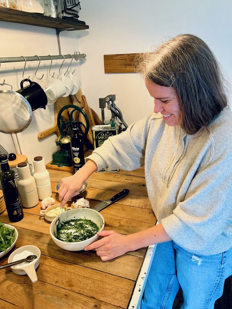 Rucolapesto-mit-Annemarie-Imgrund-2026-27-769x1024 Rucola aus dem eigenen Garten wird zu(r) Pesto - Küchensession mit Annemarie Imgrund