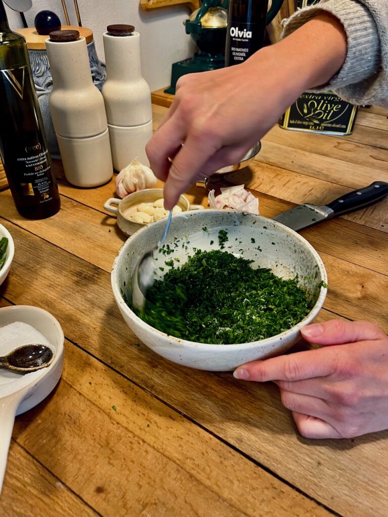 Rucolapesto-mit-Annemarie-Imgrund-2026-29-768x1024 Rucola aus dem eigenen Garten wird zu(r) Pesto - Küchensession mit Annemarie Imgrund