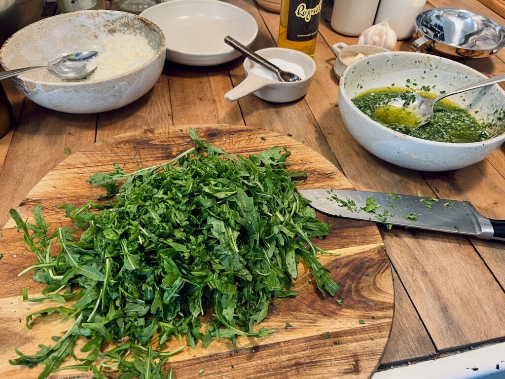 Rucolapesto-mit-Annemarie-Imgrund-2026-43-1024x768 Rucola aus dem eigenen Garten wird zu(r) Pesto - Küchensession mit Annemarie Imgrund