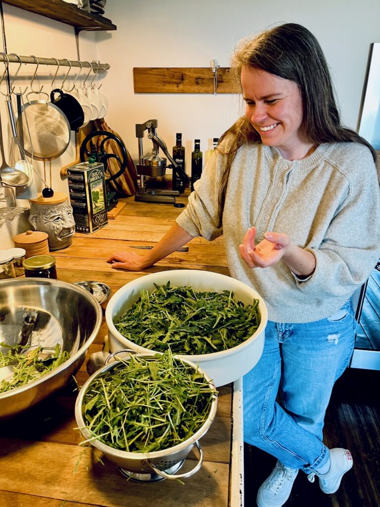 Rucolapesto-mit-Annemarie-Imgrund-2026-9-768x1024 Rucola aus dem eigenen Garten wird zu(r) Pesto - Küchensession mit Annemarie Imgrund