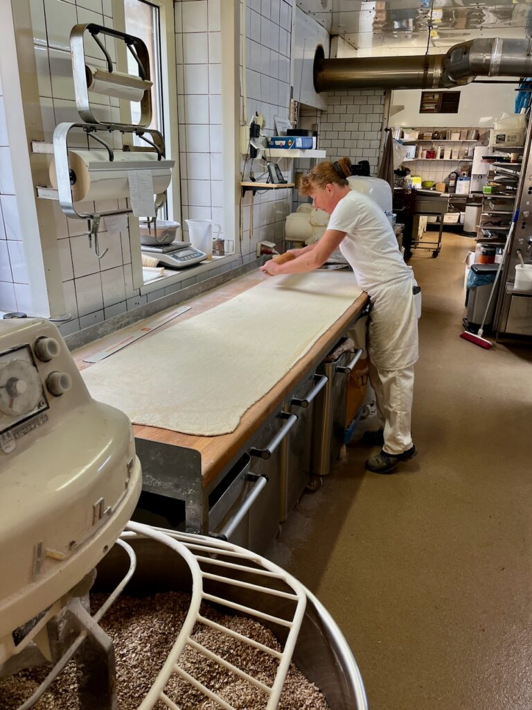 Sonja-Bender-Baeckerei-Christian-19.-Mai-2026-1-768x1024 Echtes Handwerk - Sonja Bender rockt die Schinken-Käse-Croissants