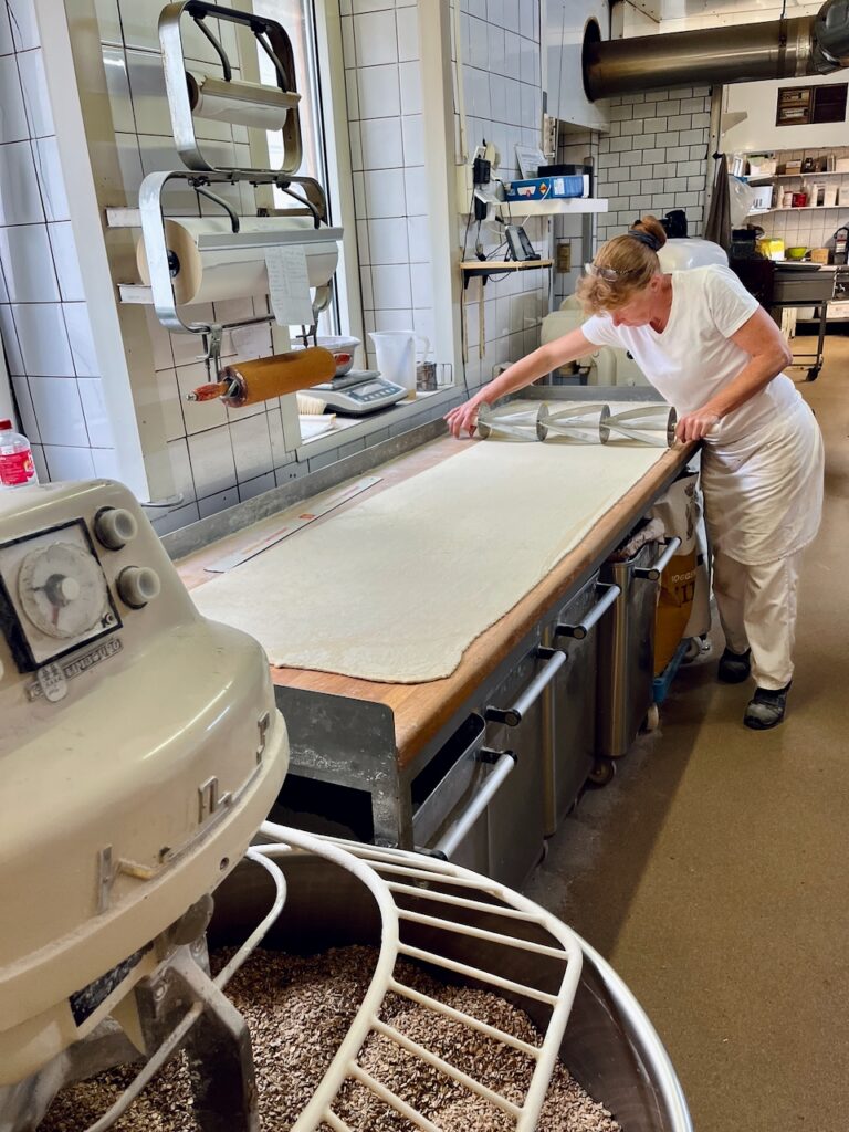 Sonja-Bender-Baeckerei-Christian-19.-Mai-2026-3-768x1024 Echtes Handwerk - Sonja Bender rockt die Schinken-Käse-Croissants
