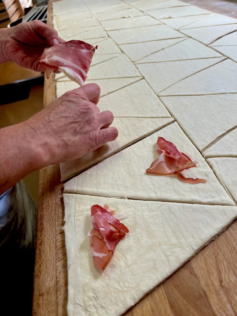 Sonja-Bender-Baeckerei-Christian-19.-Mai-2026-7-768x1024 Echtes Handwerk - Sonja Bender rockt die Schinken-Käse-Croissants
