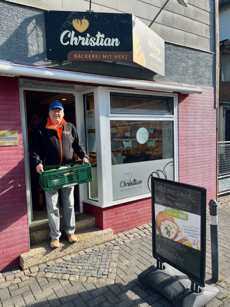 Tafel-Nastaetten-Baeckerei-Christian-Mai-2026-3-768x1024 Bäckerei Christian in Miehlen gibt gute Brote & Backwaren an die Tafel in Nastätten
