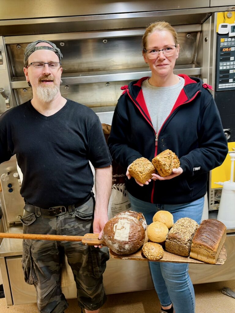 Marina-Schuster-Baeckerei-Christian-Miehlen-Juni-2026-5-768x1024 Kooperation vereinbart! Marina Schuster zu Besuch in der Backstube bei der Bäckerei Christian in der Haargasse 13 in Miehlen