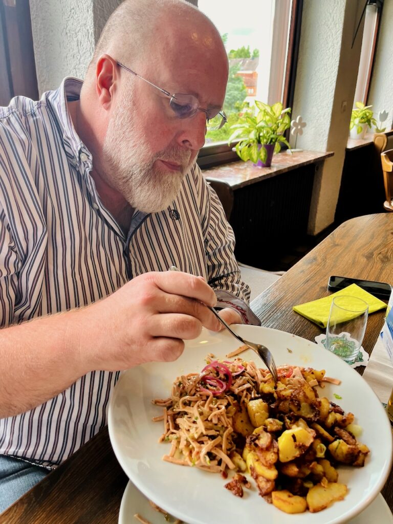 Mittagstisch-Gasthaus-zum-Aartal-Juni-2026-34-768x1024 Mittagstisch im Gasthaus zum Aartal - Familie Ebel liefert voll ab!