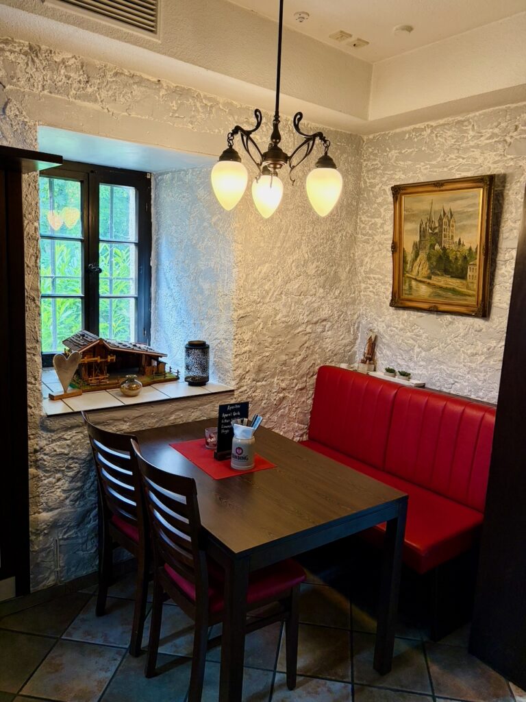 Obermuehle-in-Limburg-a.-d.-L.-Juni-2026-14-768x1024 Die Obermühle in Limburg ist ein kleines gastronomisches Juwel und bietet beste Rumpsteaks, Schnitzel & eine tolle Atmosphäre