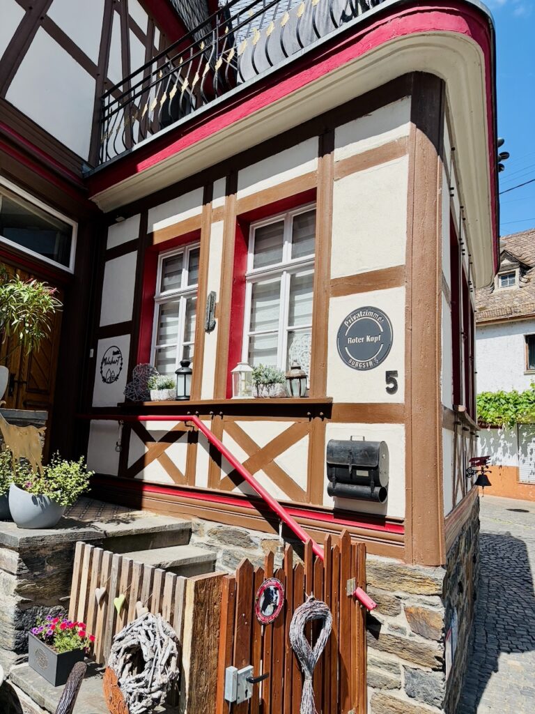 Schiffchen-St.-Goarshausen-Juni-2026-47-768x1024 Die Altstadt von St. Goarshausen - wie aus einem Ausflug ein schönes Erlebnis wird, das lange in Erinnerung bleibt.