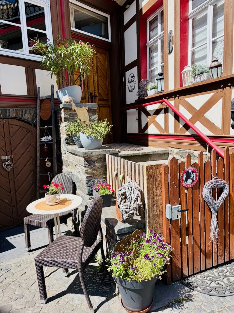 Schiffchen-St.-Goarshausen-Juni-2026-48-768x1024 Die Altstadt von St. Goarshausen - wie aus einem Ausflug ein schönes Erlebnis wird, das lange in Erinnerung bleibt.