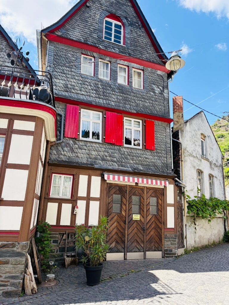 Schiffchen-St.-Goarshausen-Juni-2026-50-768x1024 Die Altstadt von St. Goarshausen - wie aus einem Ausflug ein schönes Erlebnis wird, das lange in Erinnerung bleibt.