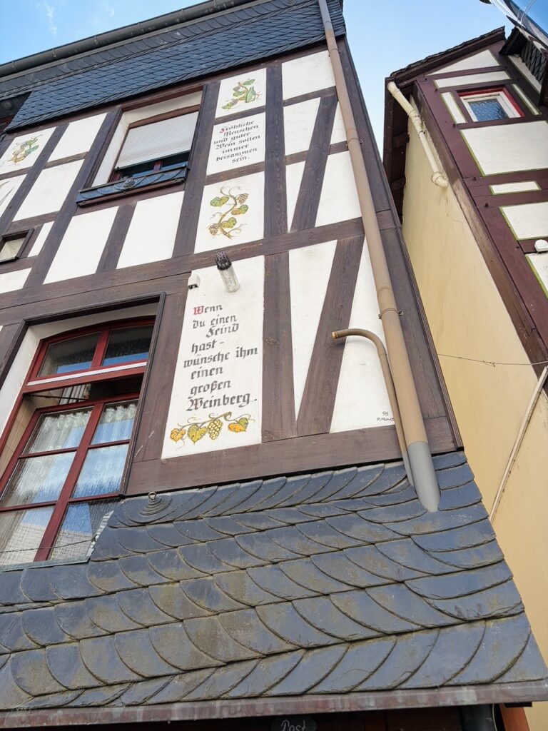 Schiffchen-St.-Goarshausen-Juni-2026-55-768x1024 Die Altstadt von St. Goarshausen - wie aus einem Ausflug ein schönes Erlebnis wird, das lange in Erinnerung bleibt.