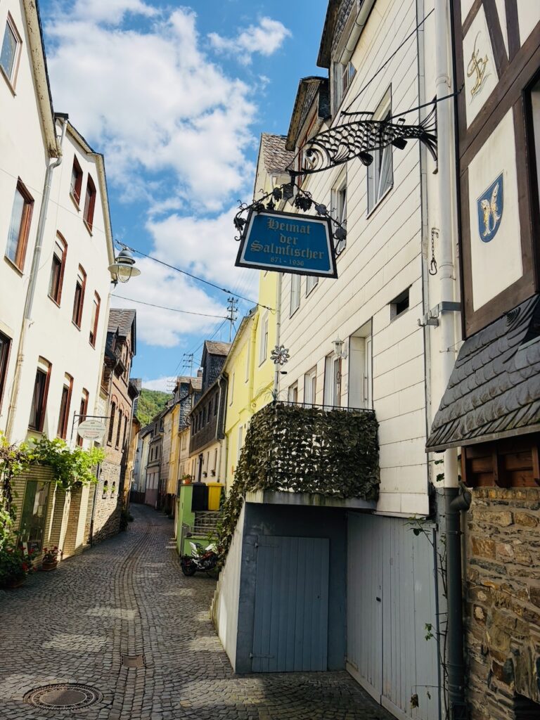 Schiffchen-St.-Goarshausen-Juni-2026-56-768x1024 Die Altstadt von St. Goarshausen - wie aus einem Ausflug ein schönes Erlebnis wird, das lange in Erinnerung bleibt.