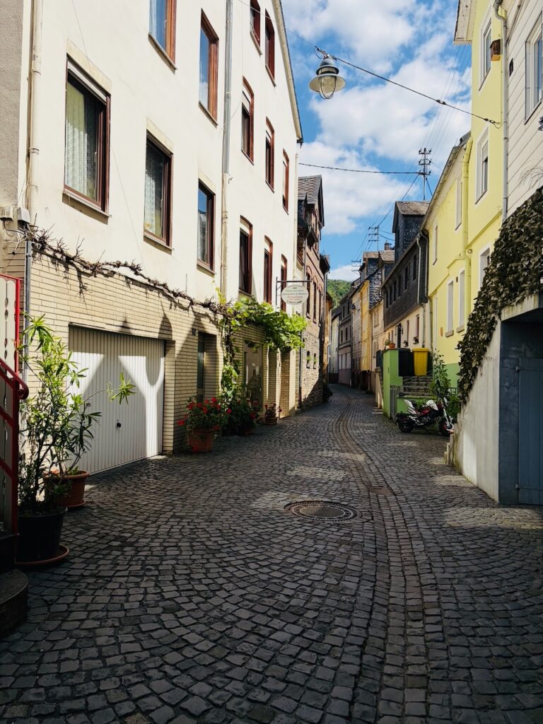 Schiffchen-St.-Goarshausen-Juni-2026-57-768x1024 Die Altstadt von St. Goarshausen - wie aus einem Ausflug ein schönes Erlebnis wird, das lange in Erinnerung bleibt.