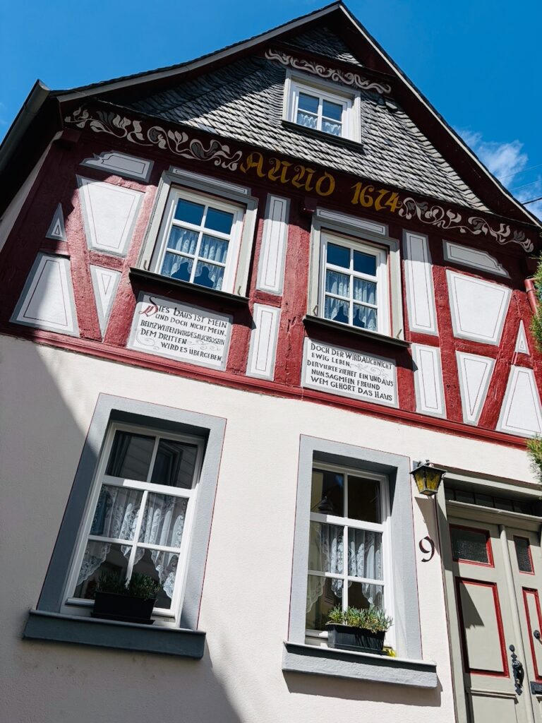 Schiffchen-St.-Goarshausen-Juni-2026-58-768x1024 Die Altstadt von St. Goarshausen - wie aus einem Ausflug ein schönes Erlebnis wird, das lange in Erinnerung bleibt.