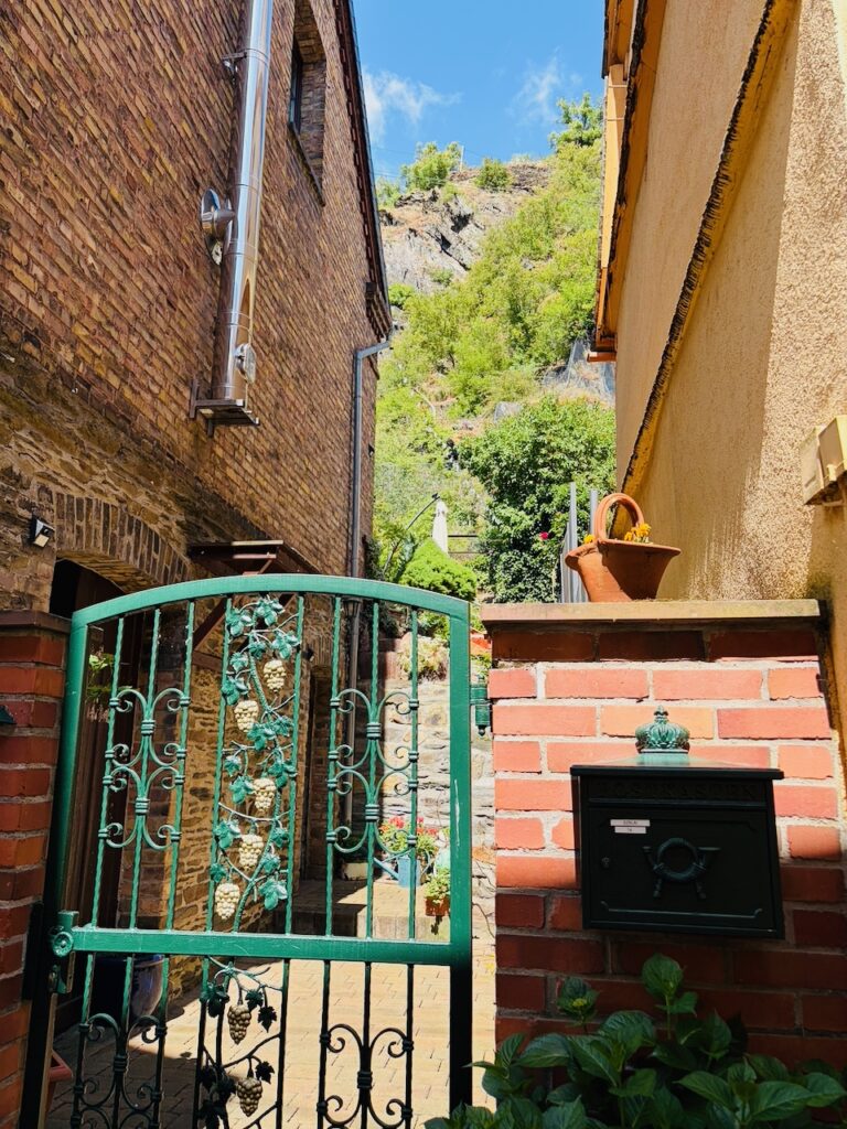 Schiffchen-St.-Goarshausen-Juni-2026-63-768x1024 Die Altstadt von St. Goarshausen - wie aus einem Ausflug ein schönes Erlebnis wird, das lange in Erinnerung bleibt.