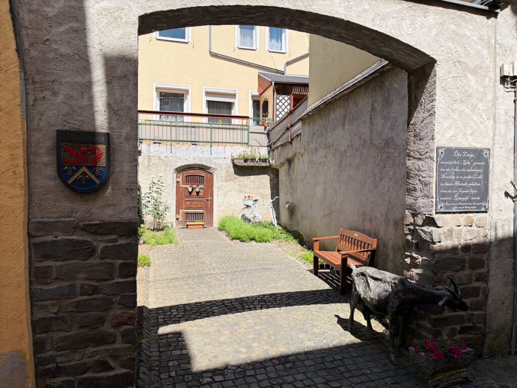 Schiffchen-St.-Goarshausen-Juni-2026-65-1024x768 Die Altstadt von St. Goarshausen - wie aus einem Ausflug ein schönes Erlebnis wird, das lange in Erinnerung bleibt.