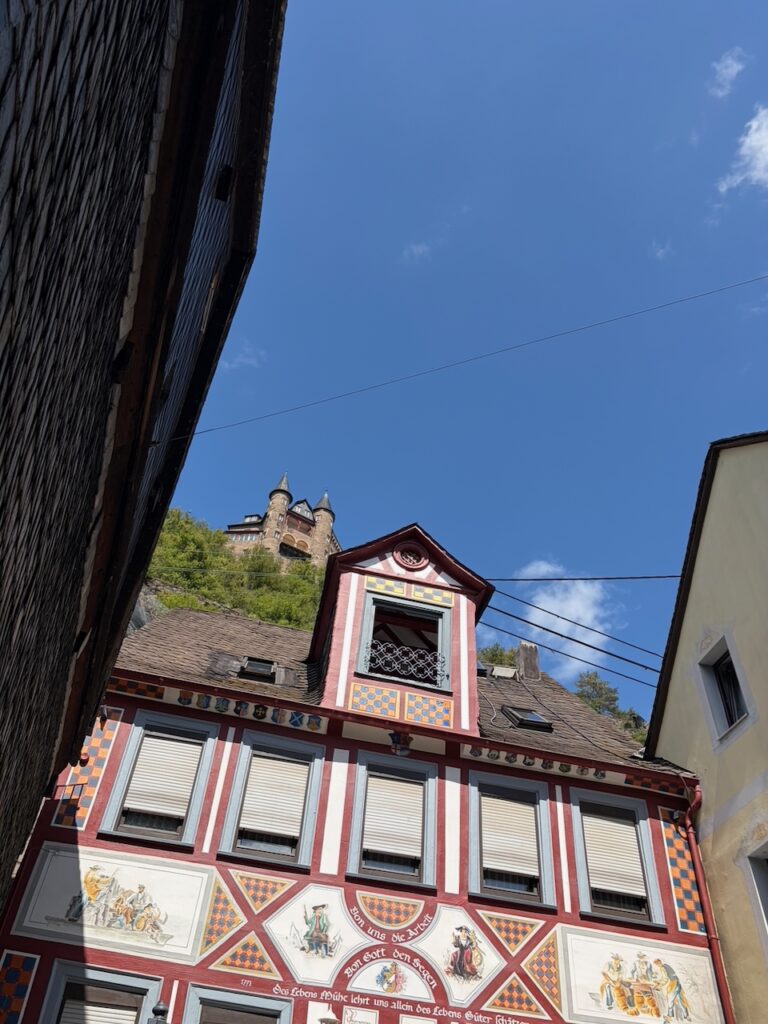 Schiffchen-St.-Goarshausen-Juni-2026-67-768x1024 Die Altstadt von St. Goarshausen - wie aus einem Ausflug ein schönes Erlebnis wird, das lange in Erinnerung bleibt.