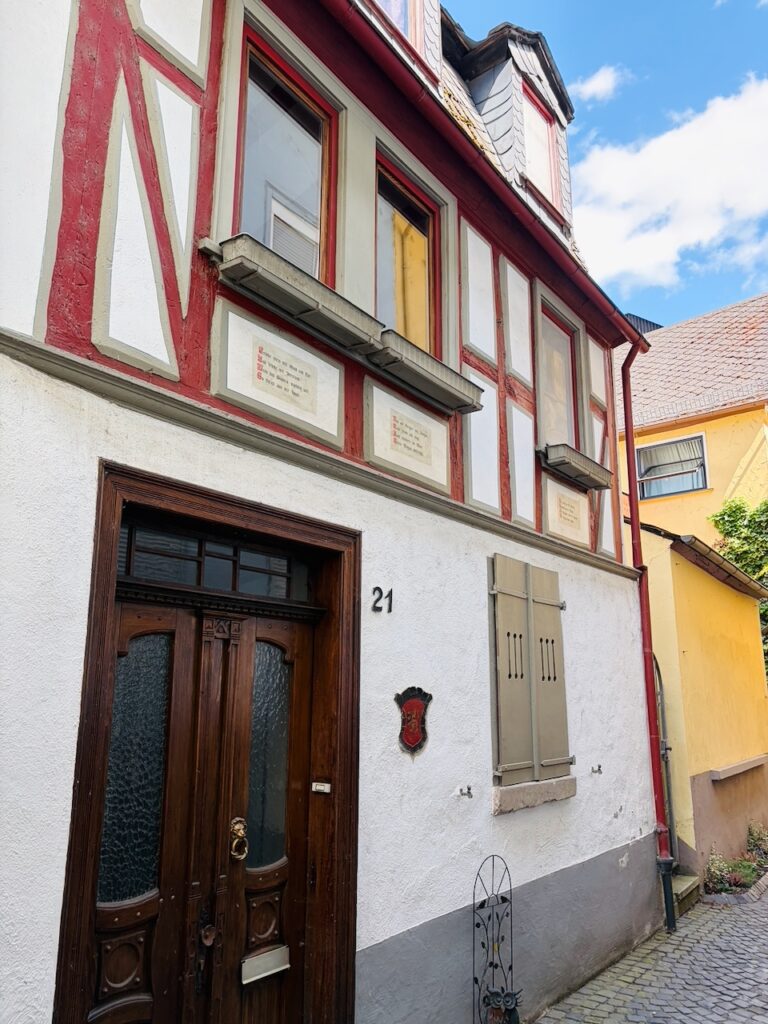 Schiffchen-St.-Goarshausen-Juni-2026-68-768x1024 Die Altstadt von St. Goarshausen - wie aus einem Ausflug ein schönes Erlebnis wird, das lange in Erinnerung bleibt.